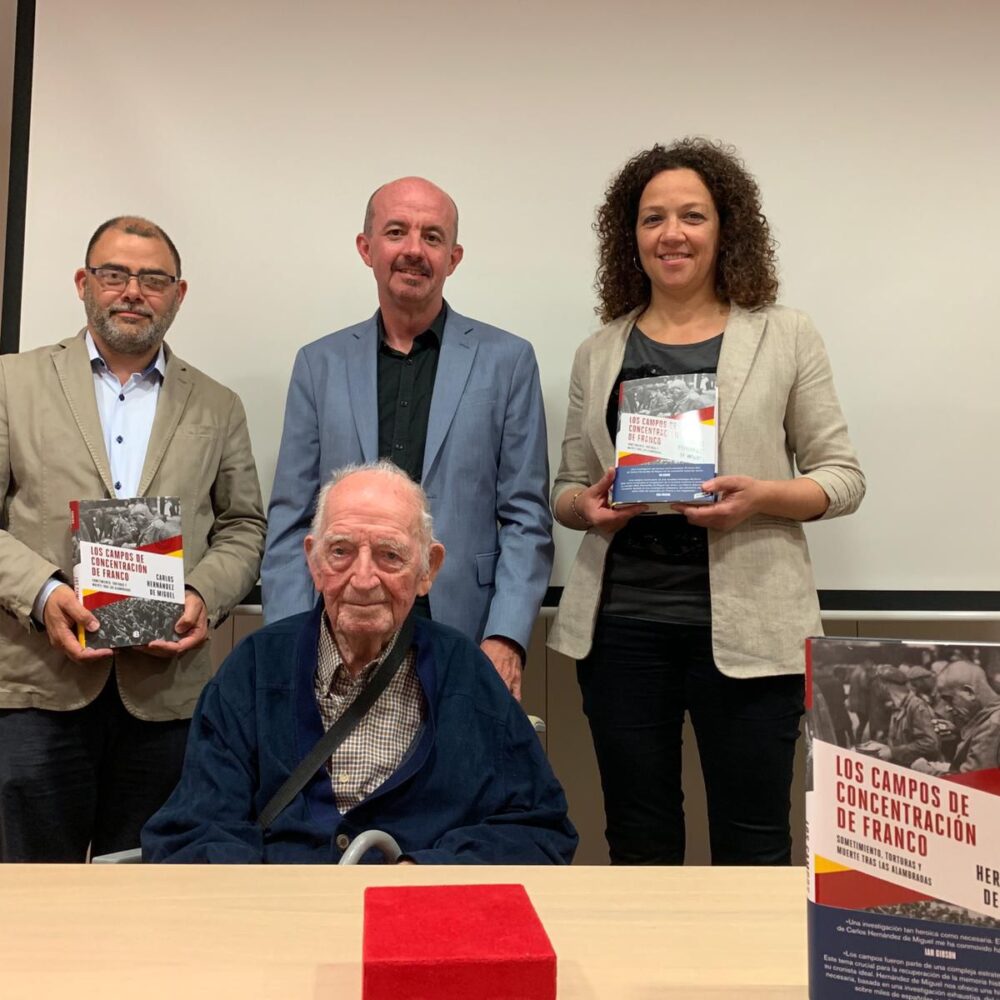 Adéu a Carlos Hernández, periodista incòmode i referent en la denúncia dels crims del franquisme