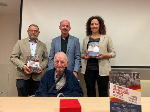 Adéu a Carlos Hernández, periodista incòmode i referent en la denúncia dels crims del franquisme