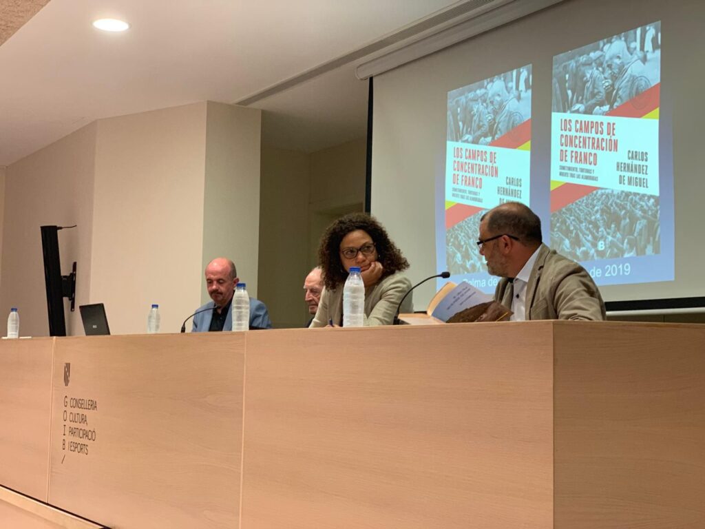 Adéu a Carlos Hernández, periodista incòmode i referent en la denúncia dels crims del franquisme